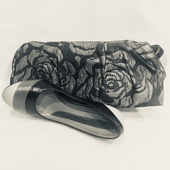 EXPRESS Silver & Gray Rose Print Clutch - Picture 4 of 6